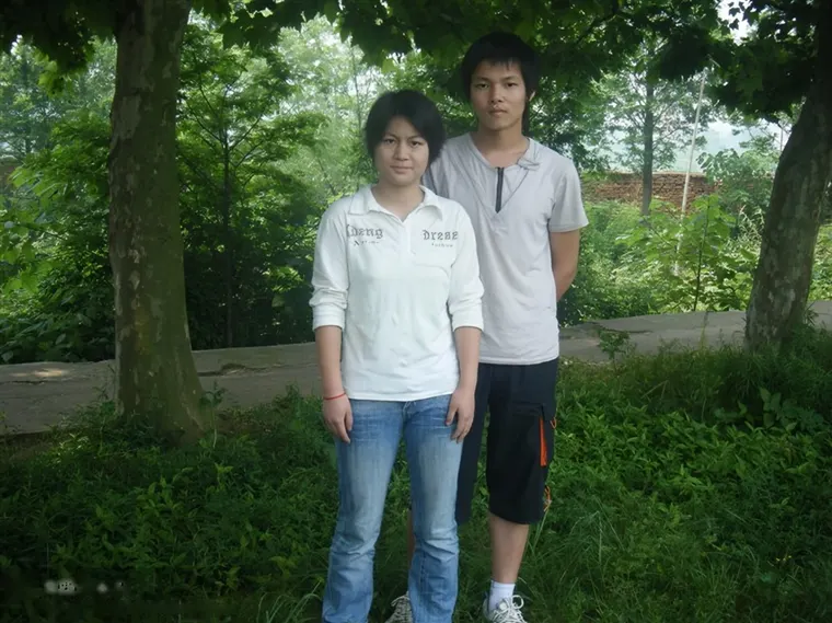 同行的两个人